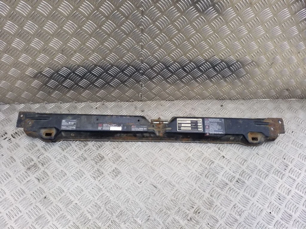 Radiaatori tugipaneeli ülaosa – Volkswagen Transporter - Caravelle T4 (1991-2003)