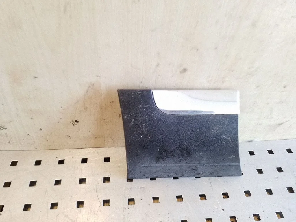 Fender trim (molding) 7L6854959A