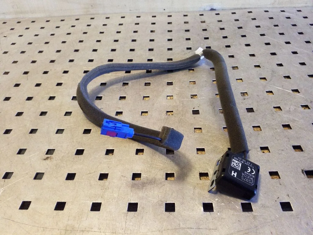 Antena (GPS antena) 259751KK0A