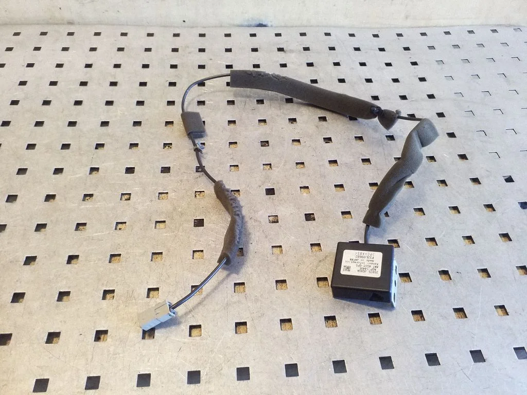 Aerial GPS antenna 25975JG40A