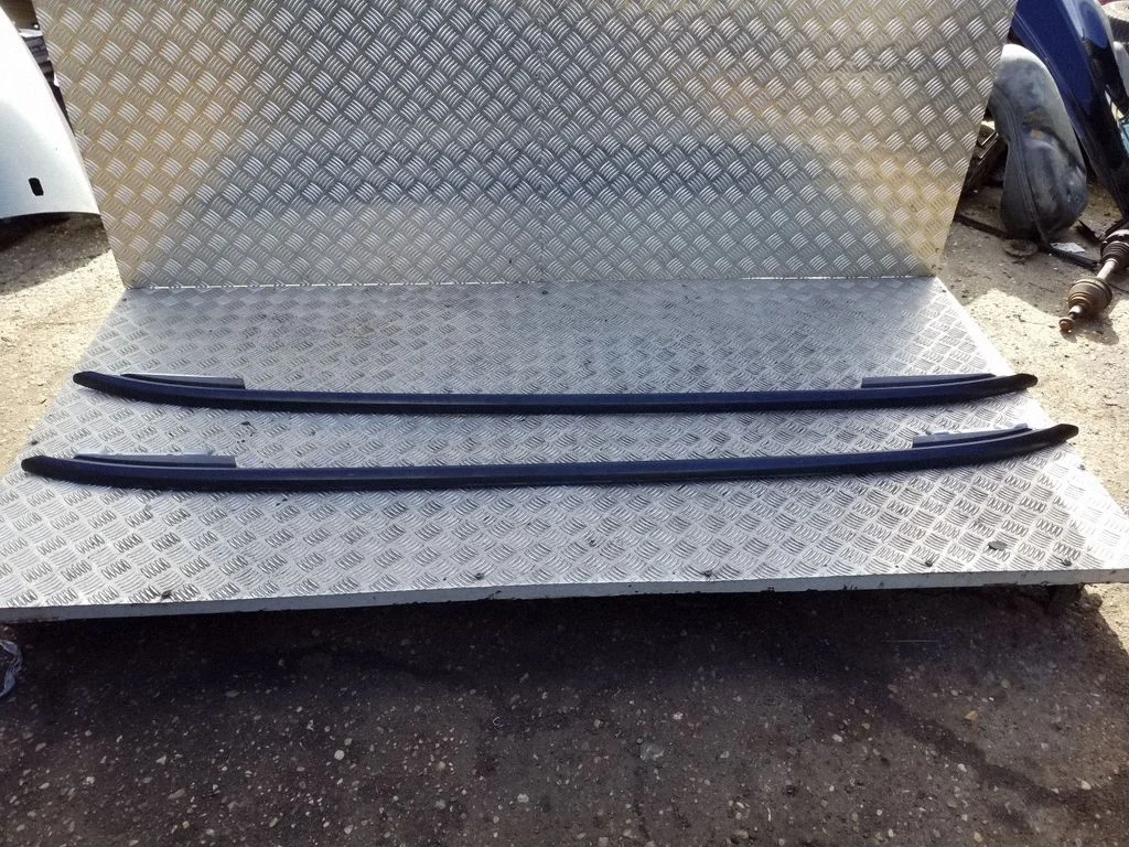 Roof bar rail