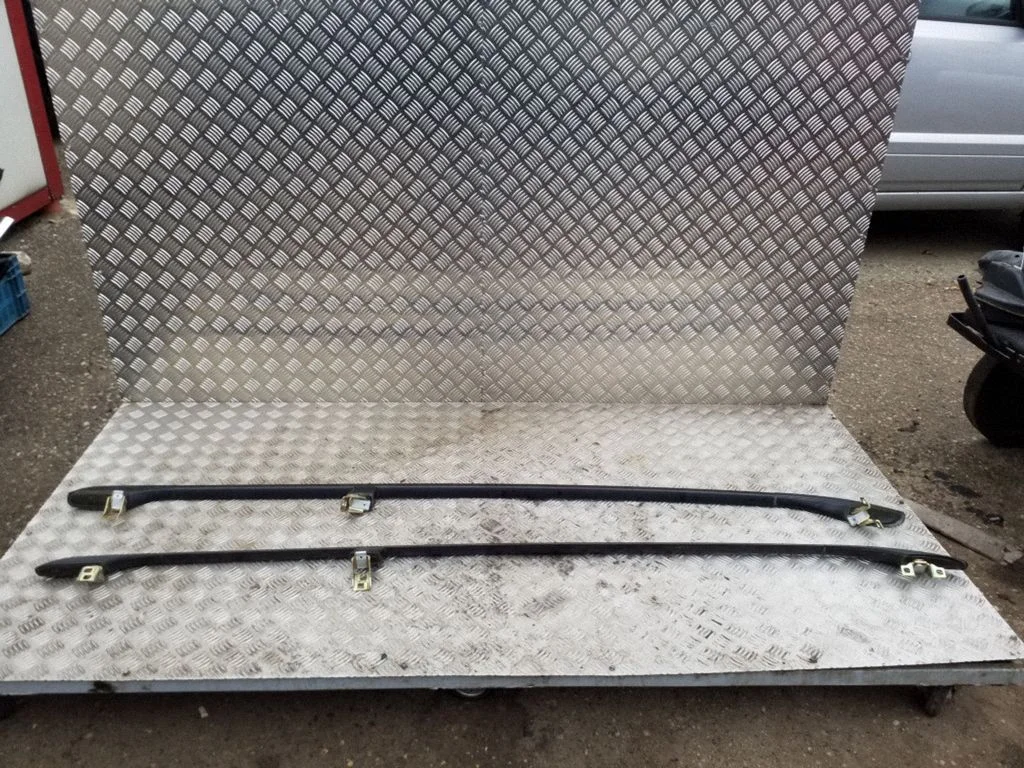 Roof bar rail