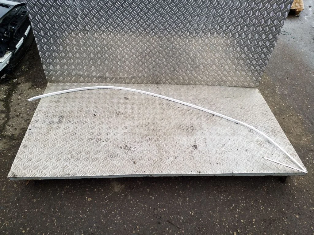 Jumta apdares līste „moldings" 8U0853703A