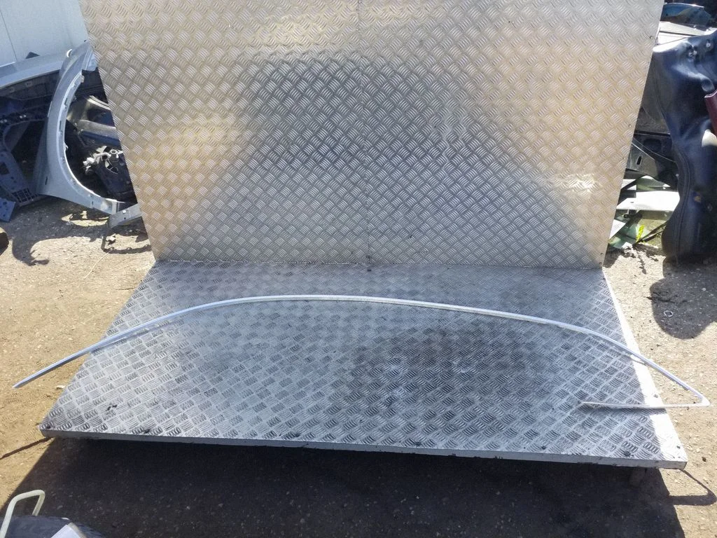 Katuse liist „molding" – Audi Q5 SQ5 8R (2008-2017)