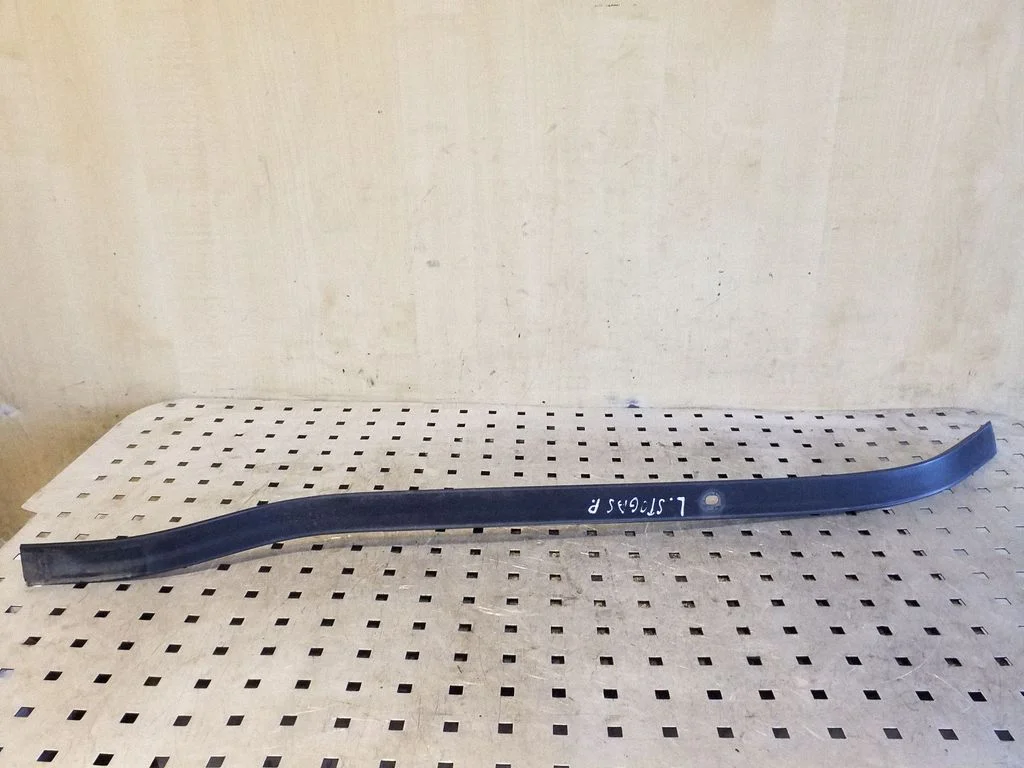 Roof trim bar molding cover – front left