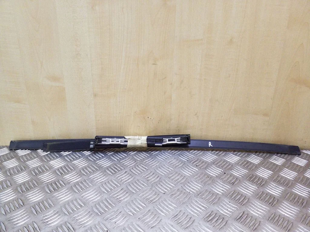 Jumta apdares līste „moldings" – labā