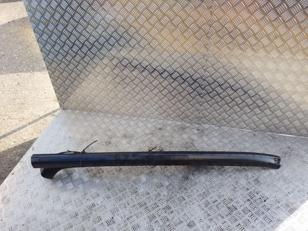 Roof trim bar molding cover – right