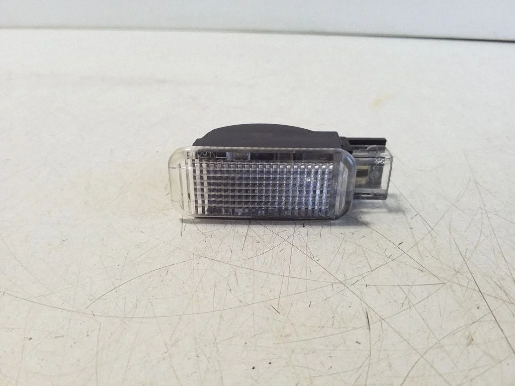 Cits salona lukturis 4B0947415A