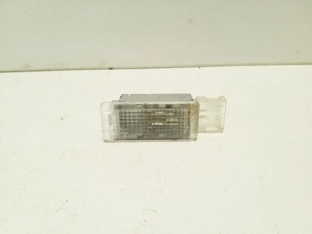 Cits salona lukturis 7L0947415