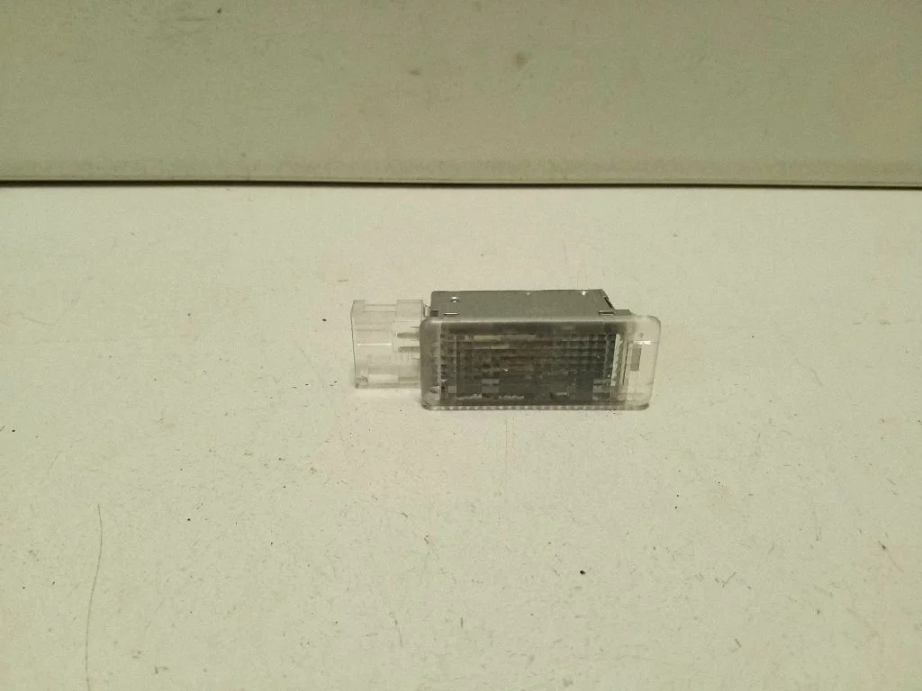 Cits salona lukturis 6L0947415