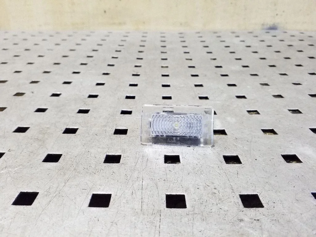 Inna lampka wnętrza 1INJ907000
