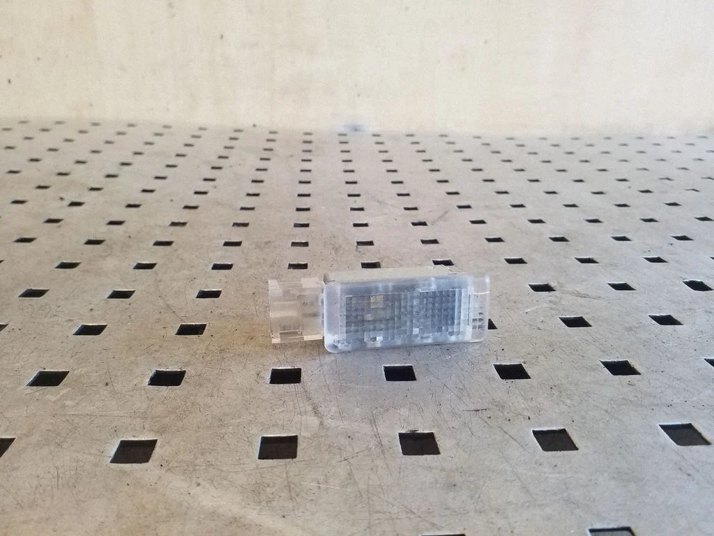 Cits salona lukturis 6L0947565