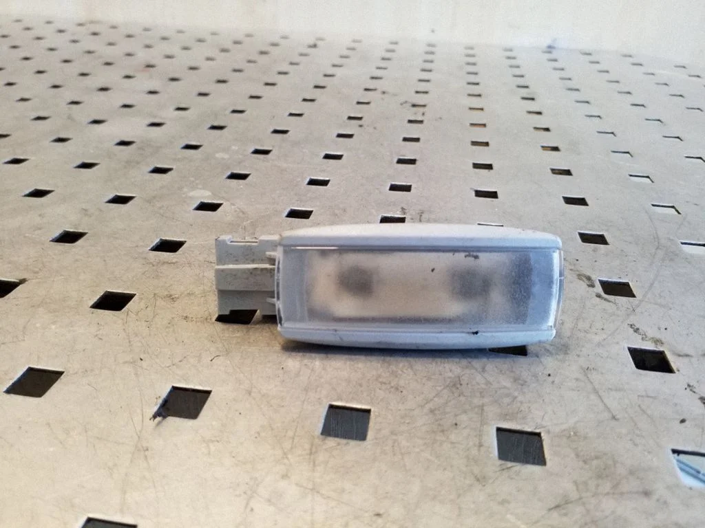 Cits salona lukturis – Volkswagen Tiguan (2007-2016)