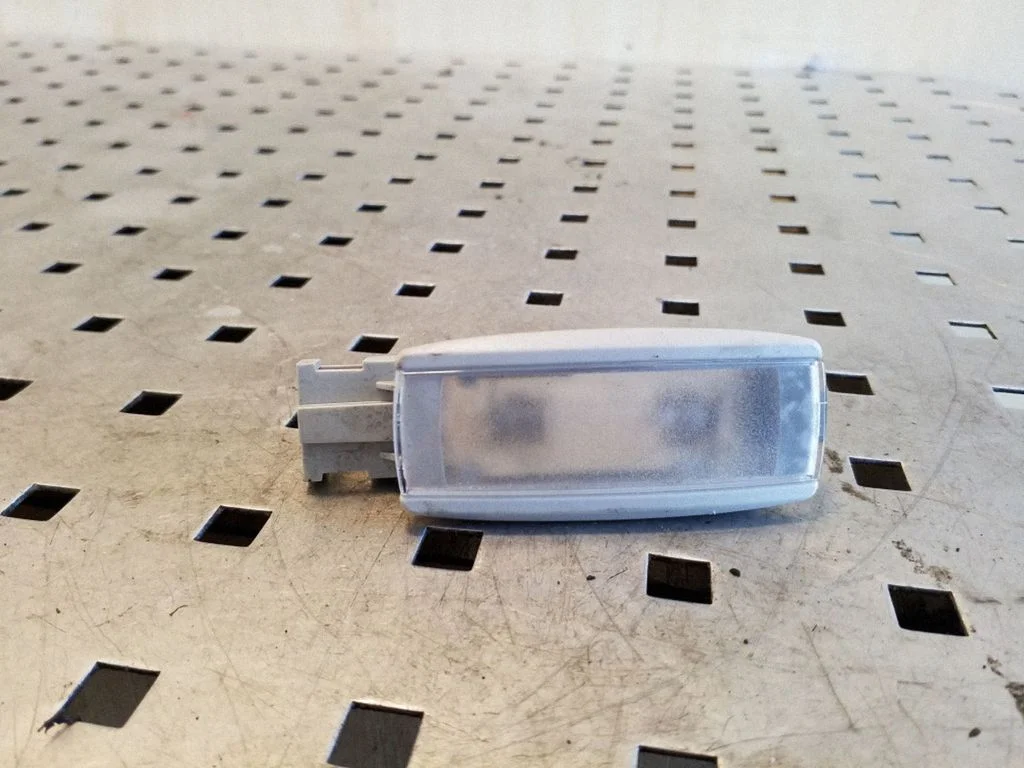 Cits salona lukturis – Volkswagen Tiguan (2007-2016)