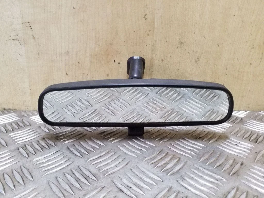 Rear view mirror (interior) E8011681