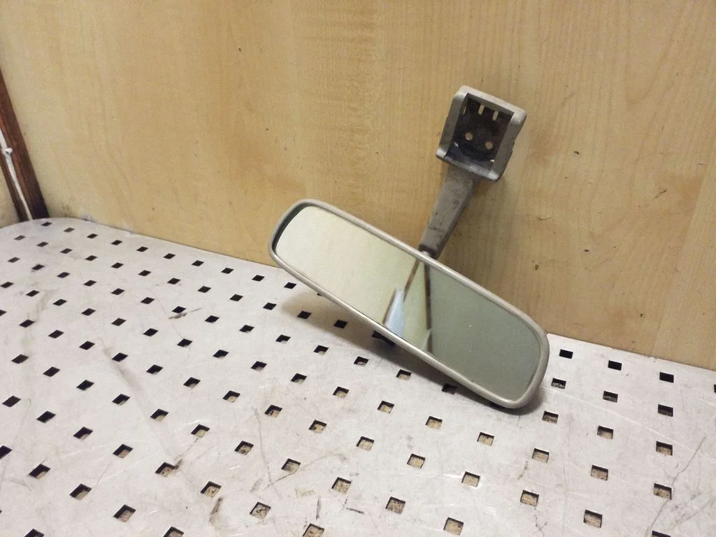 Rear view mirror (interior) – Toyota Corolla Verso E121 (2001-2004)