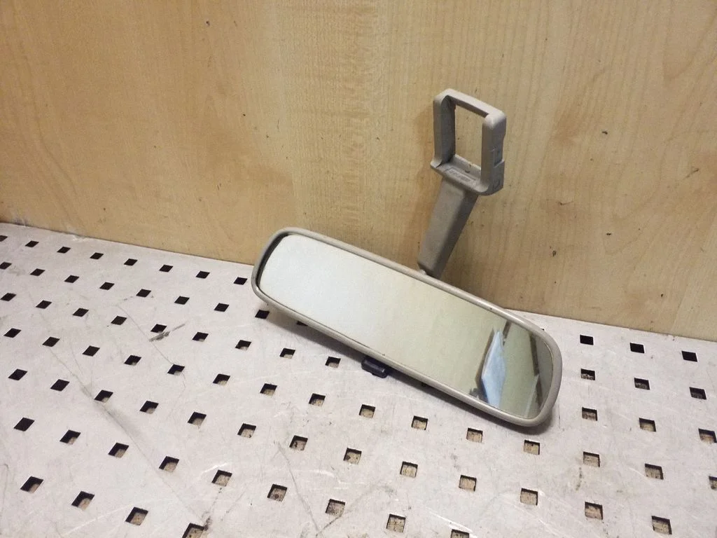 Rear view mirror (interior) – Toyota Corolla Verso E121 (2001-2004)