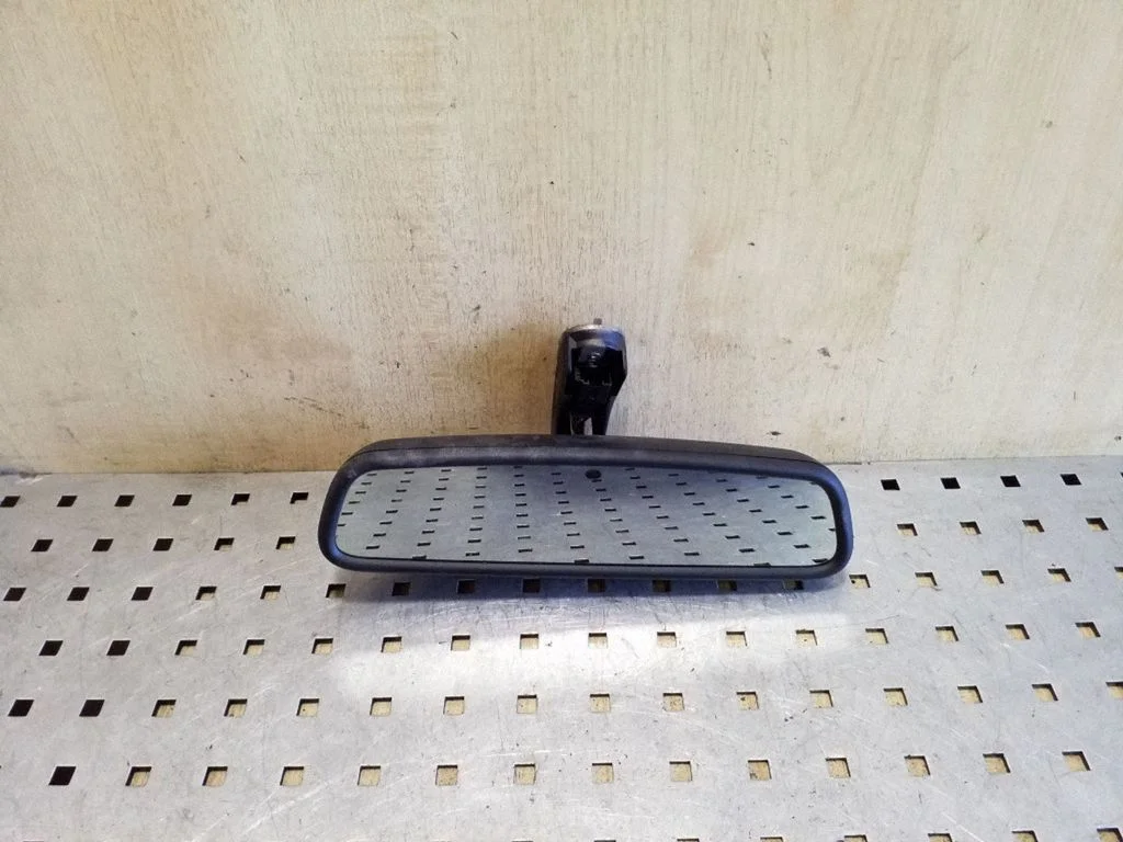 Rear view mirror (interior) E11015891