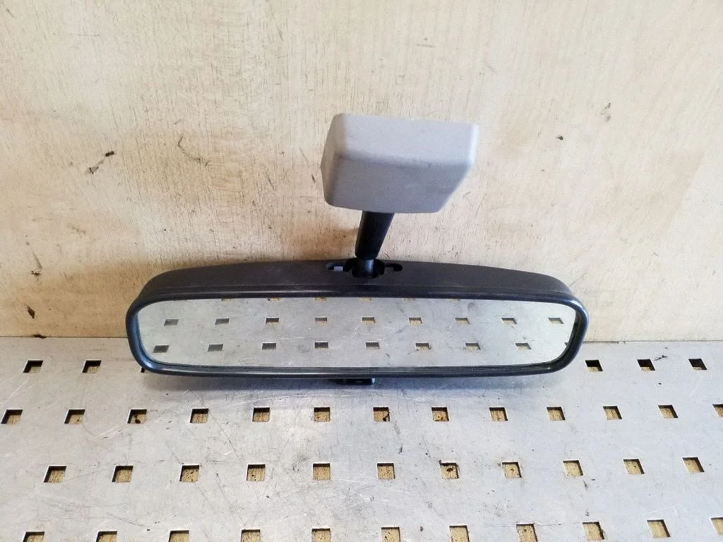 Rear view mirror (interior) – Toyota Avensis T250 (2003-2006)