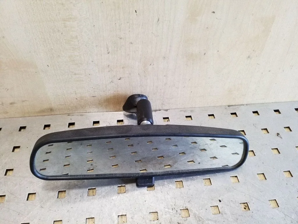 Rear view mirror (interior) E8011681