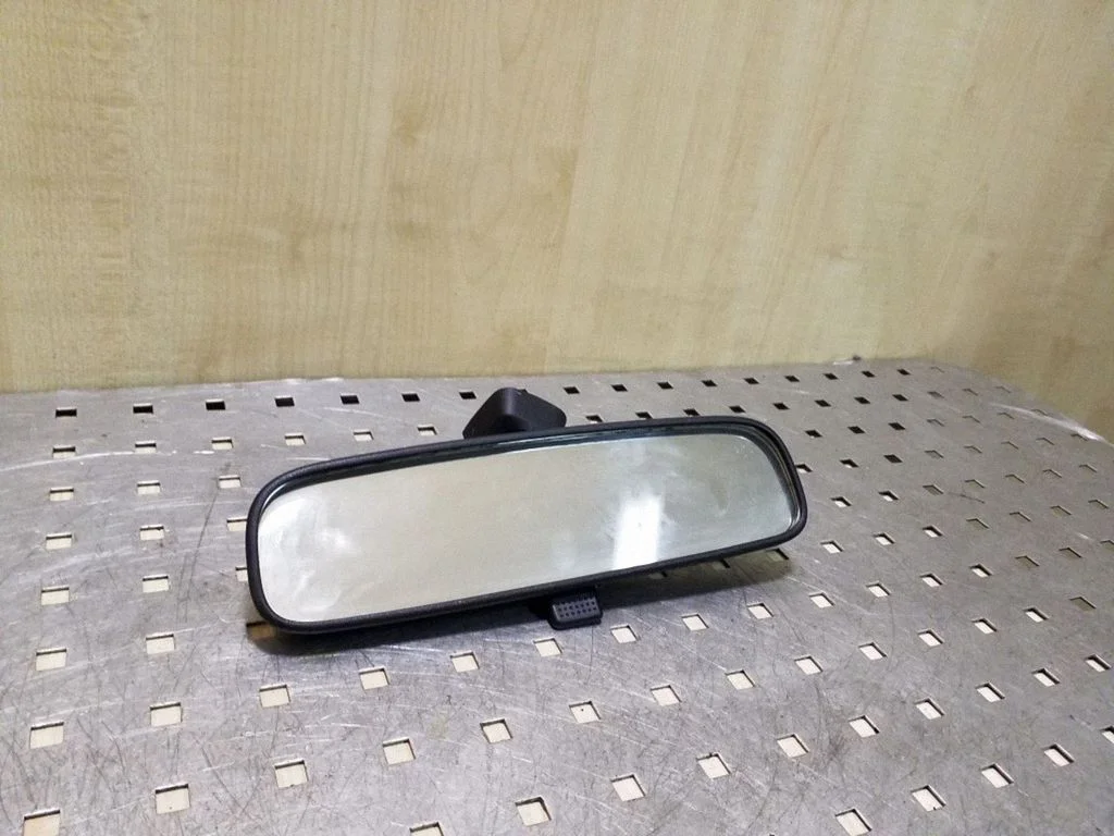 Rear view mirror (interior) E4022197