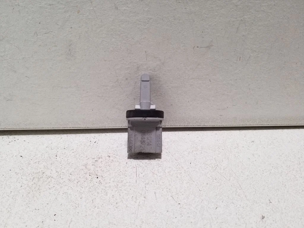 Salona temperatūras sensors 1K0907543G