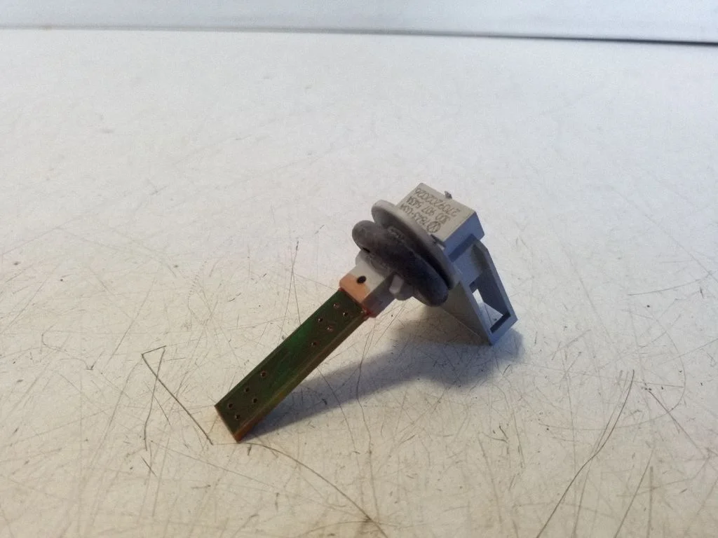 Interior temperature sensor 3D0907543A