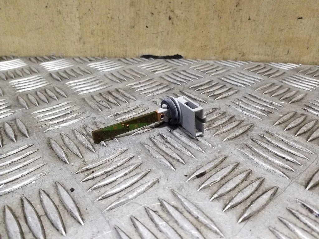 Interior temperature sensor 4B0820539
