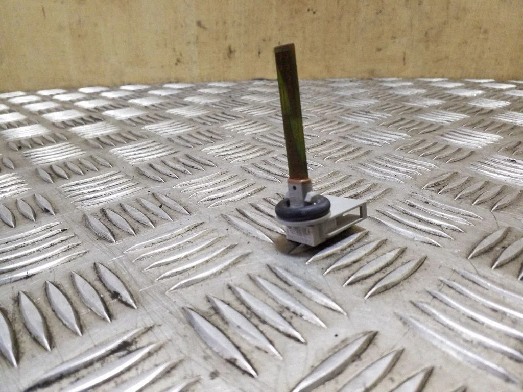 Salona temperatūras sensors A1638300272