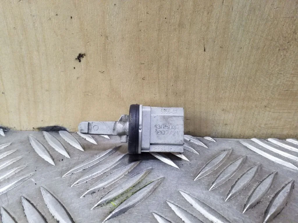 Salona temperatūras sensors 1K0907543A