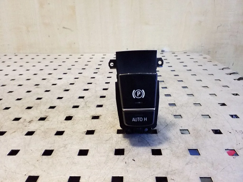 Hand parking brake switch – BMW 5 Series F10 F11 (2009-2016)