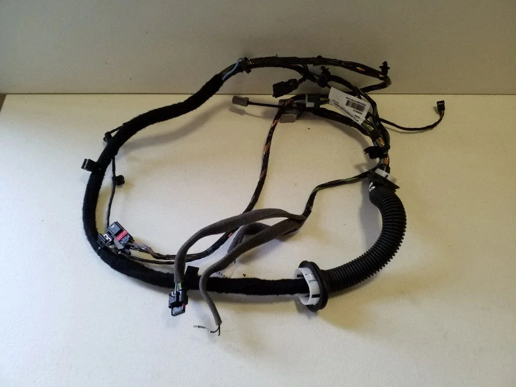 Tailgate/trunk wiring harness 32264438