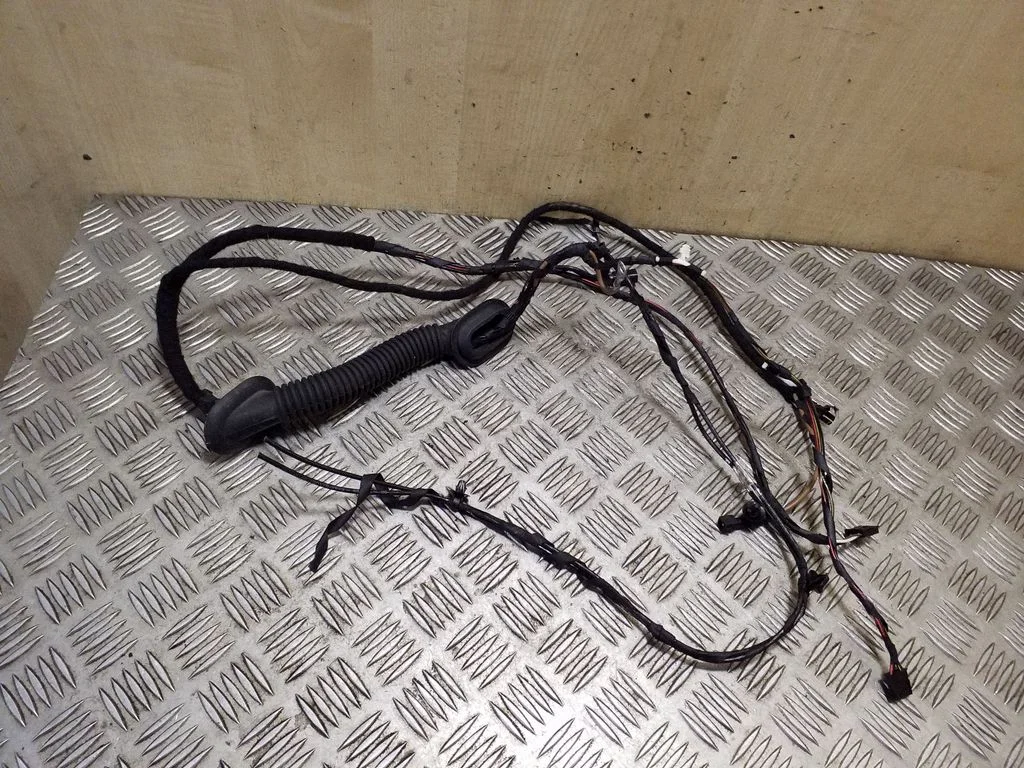 Pakiruumiluugi juhtmestik 6982664