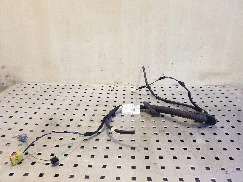 Tailgate/trunk wiring harness 7G9214B562