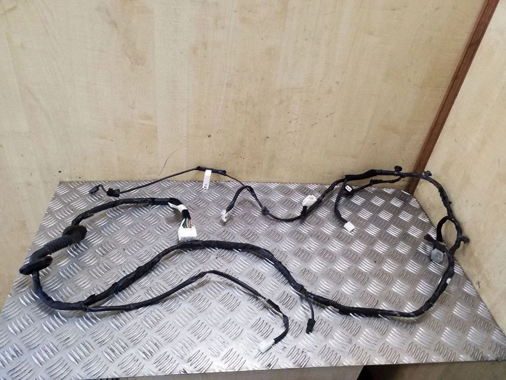 Tailgate/trunk wiring harness 916803Z071