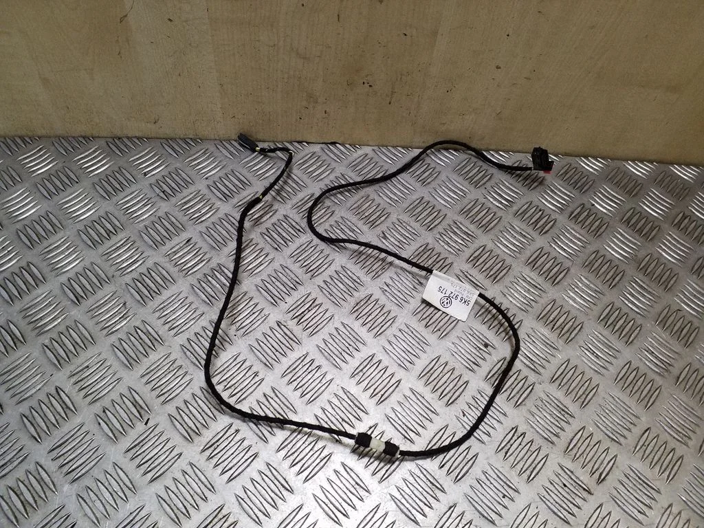 Pakiruumiluugi juhtmestik 5K6972175