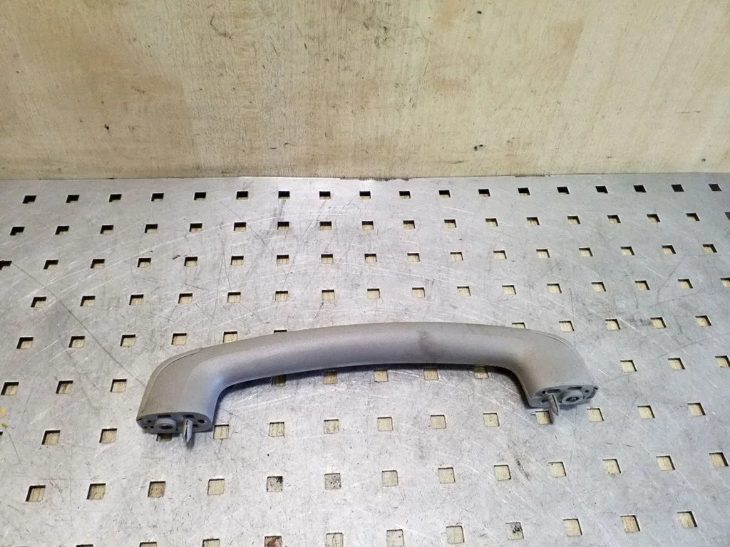 Other sill/pillar trim element