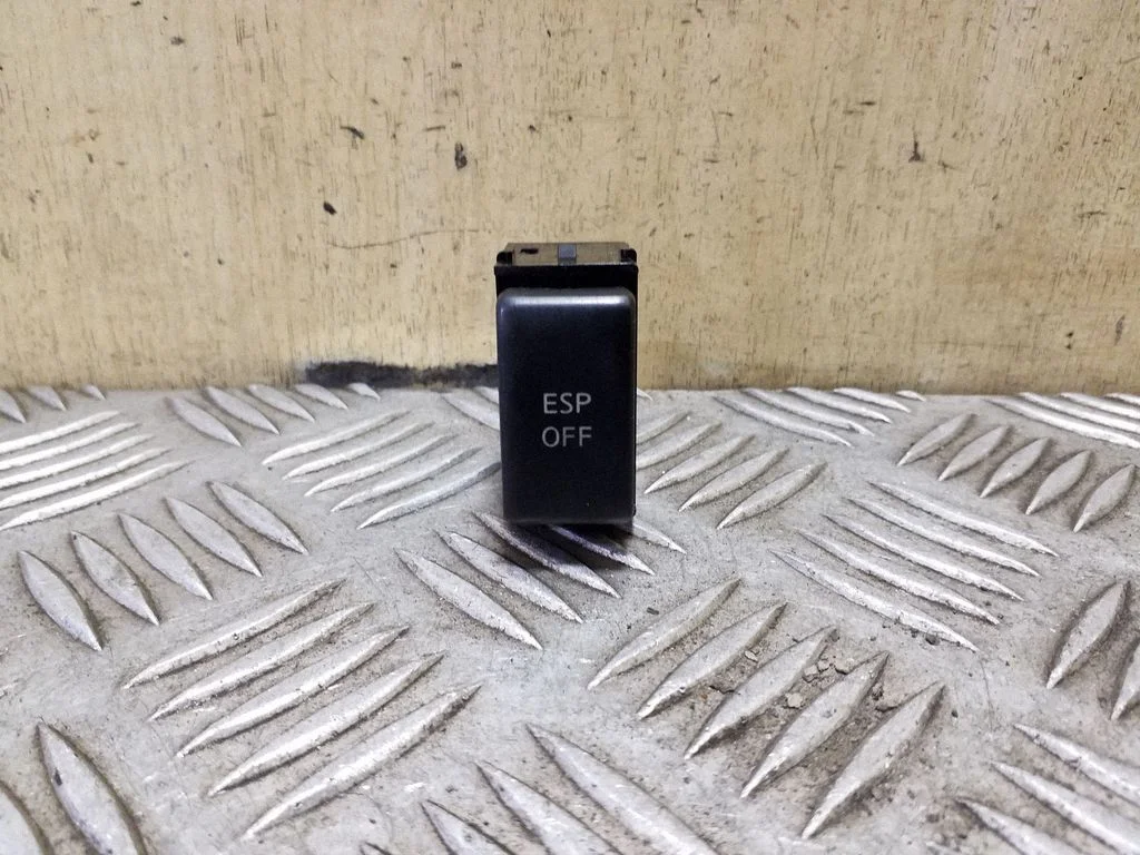 ESP (stabiilsussüsteemi) lüliti