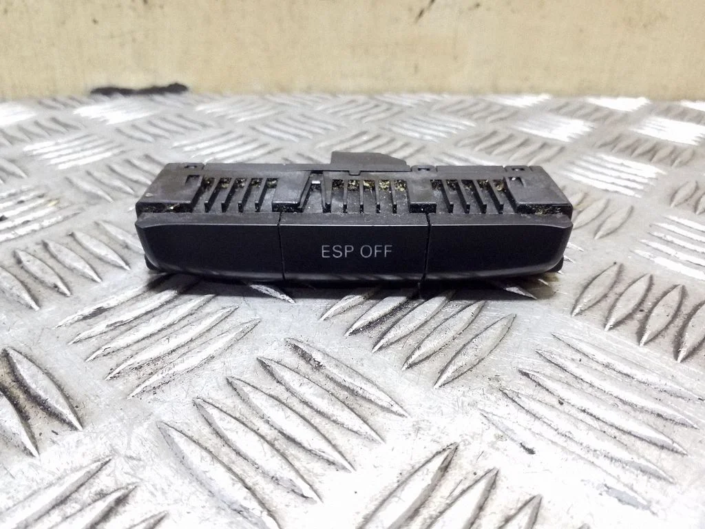 ESP (stabiilsussüsteemi) lüliti 8K0959673