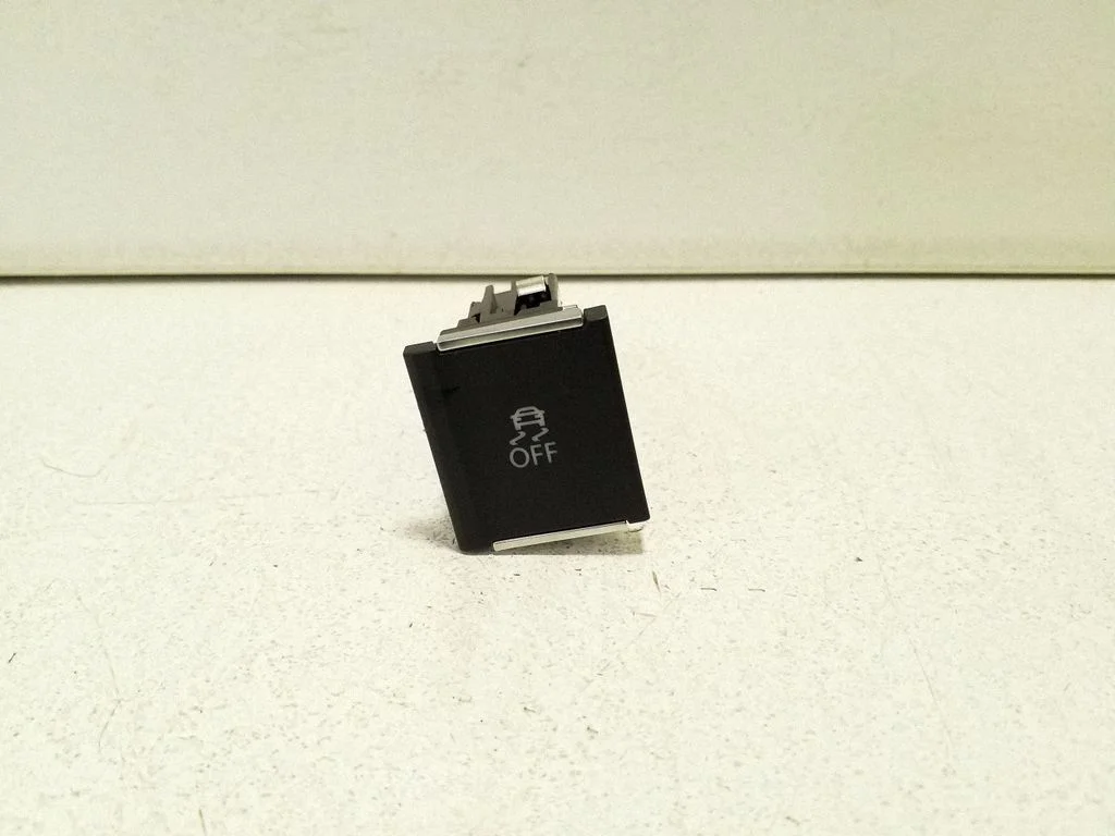 ESP (stabiilsussüsteemi) lüliti 5NB927137A
