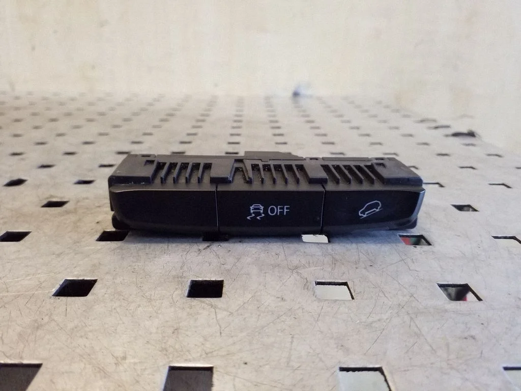 ESP (stability program) switch – Audi Q5 SQ5 8R (2008-2017)