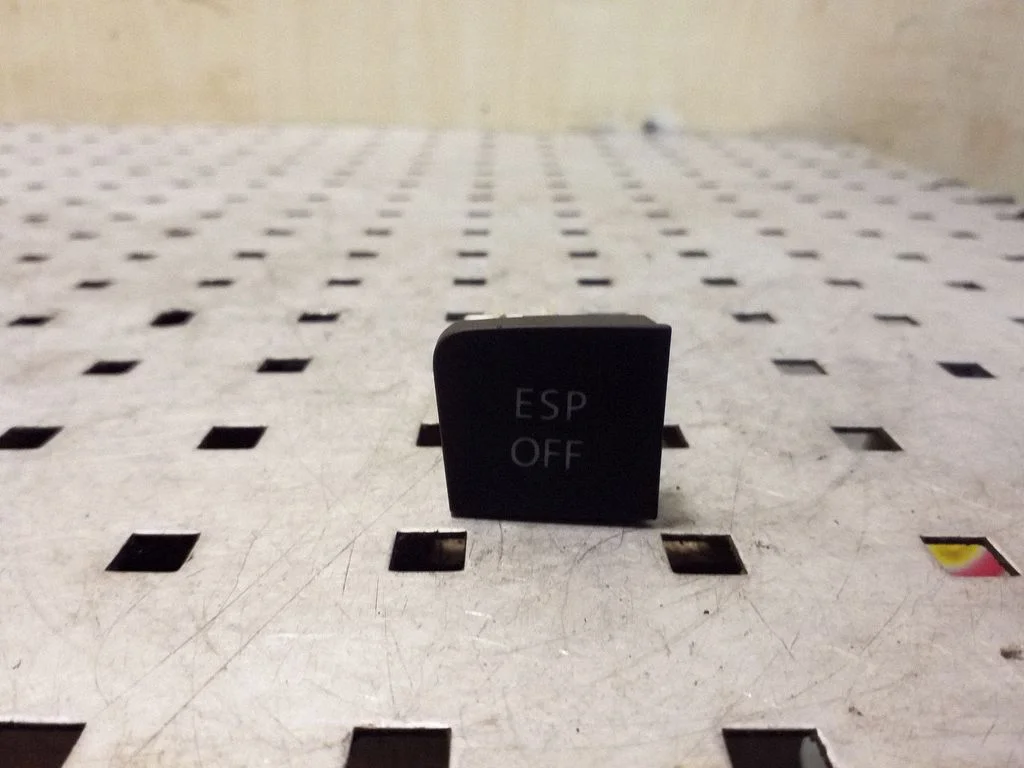 ESP (stabiilsussüsteemi) lüliti 3C0927117C