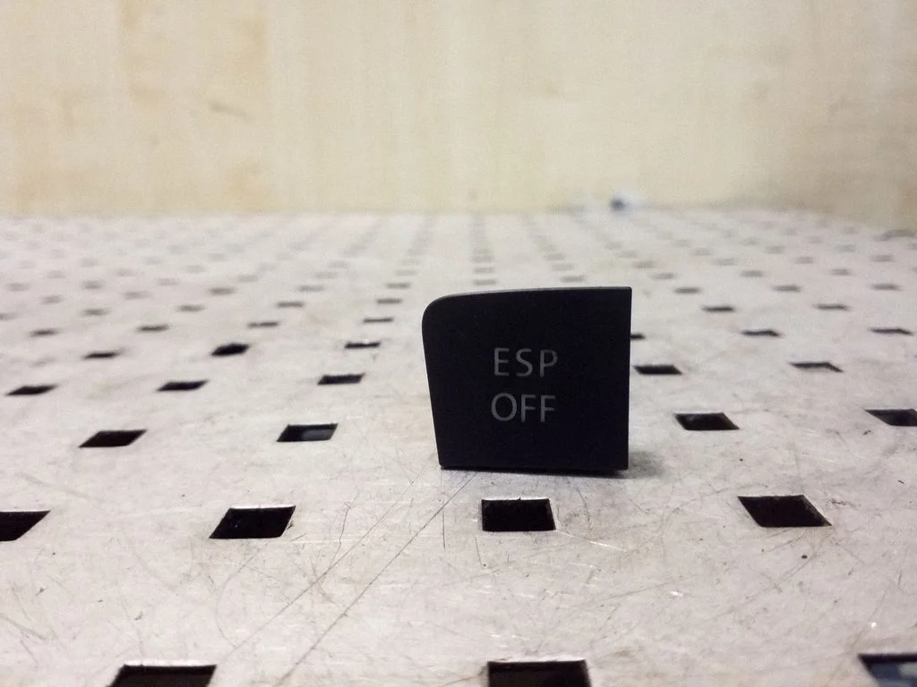 ESP (stabiilsussüsteemi) lüliti 3C0927117C