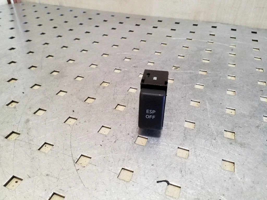 ESP (stabiilsussüsteemi) lüliti