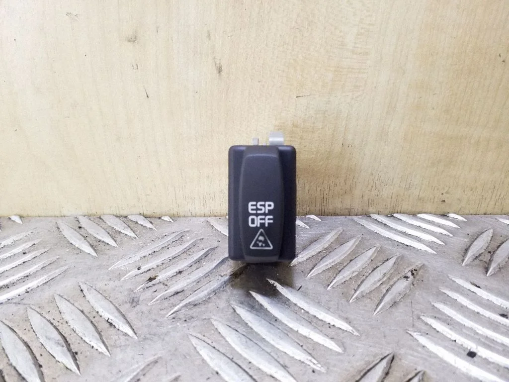ESP (stabilitātes sistēmas) slēdzis