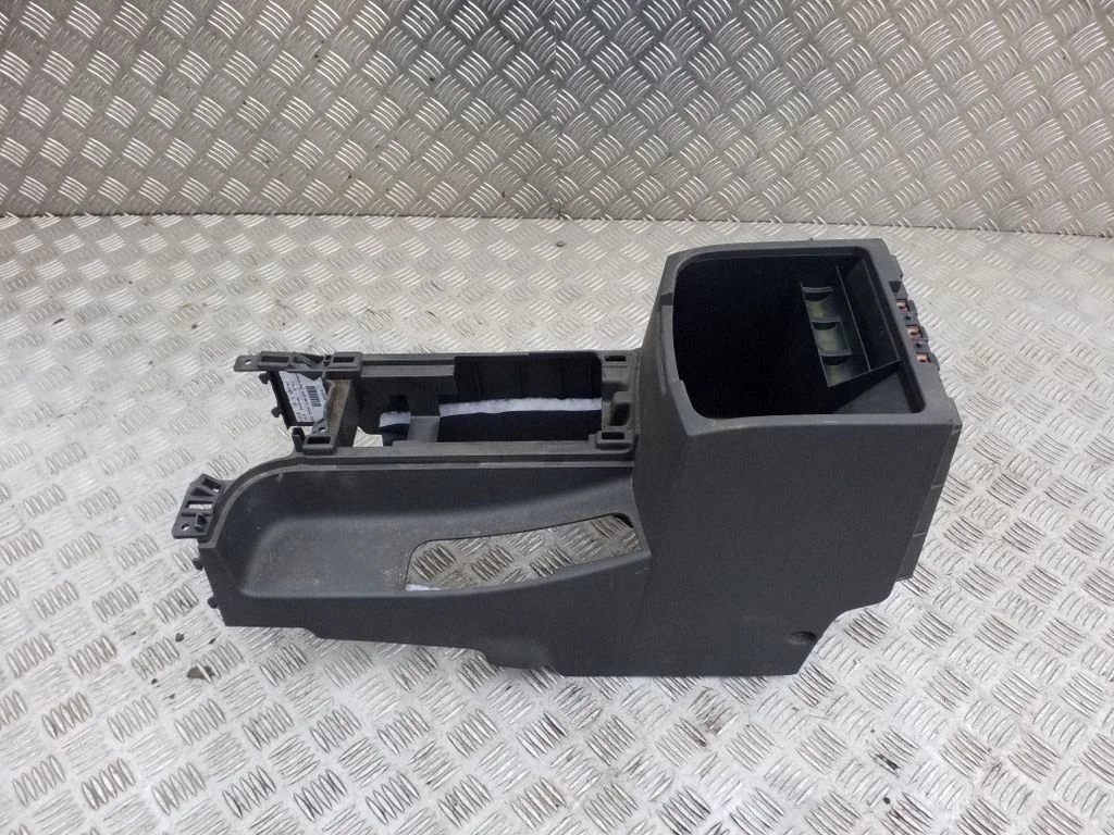Muu keskkonsooli (tunneli) osa 96910EB301