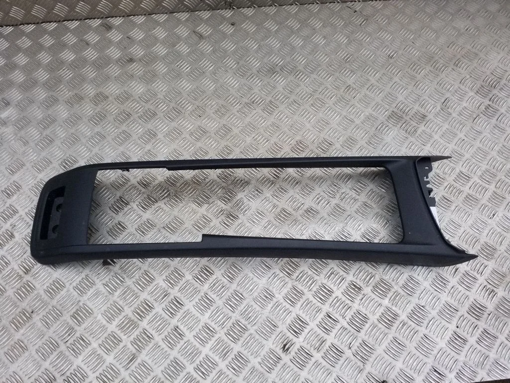Cita centrālās konsoles (tuneļa) detaļa 31420767