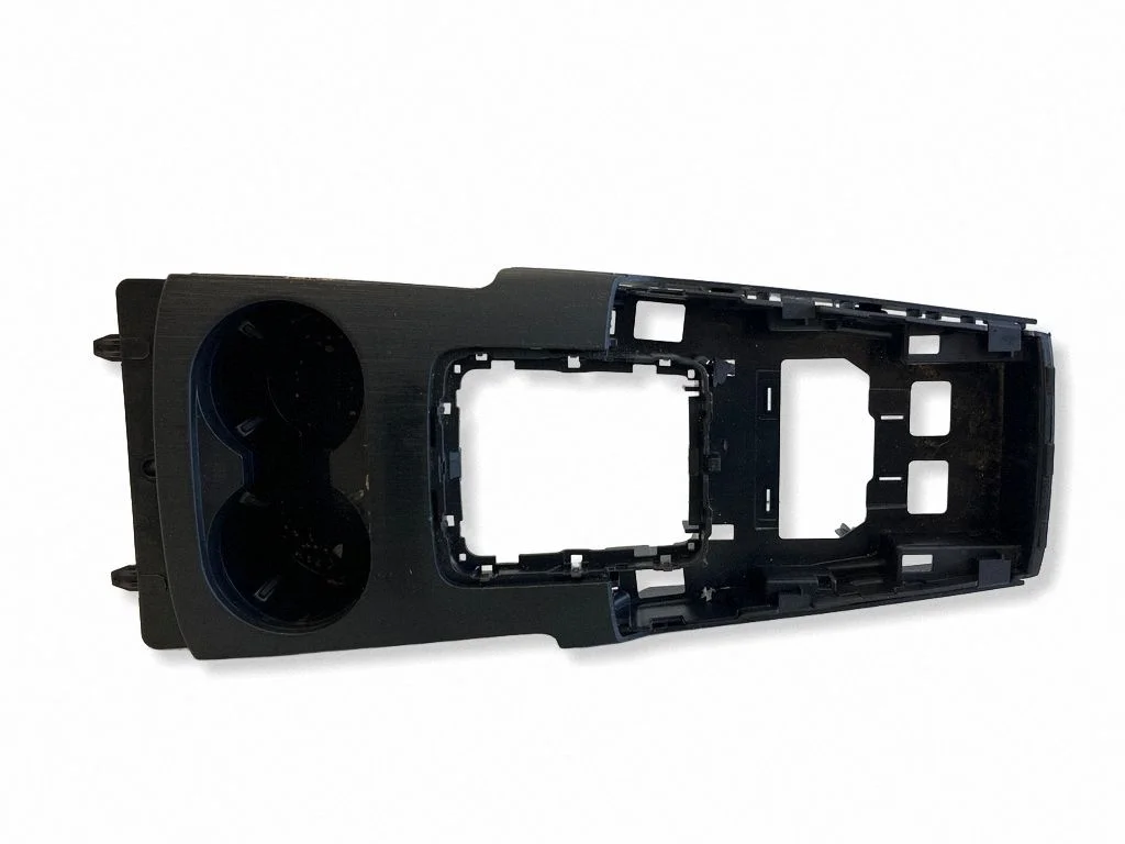 Cita centrālās konsoles (tuneļa) detaļa 8V2864261A