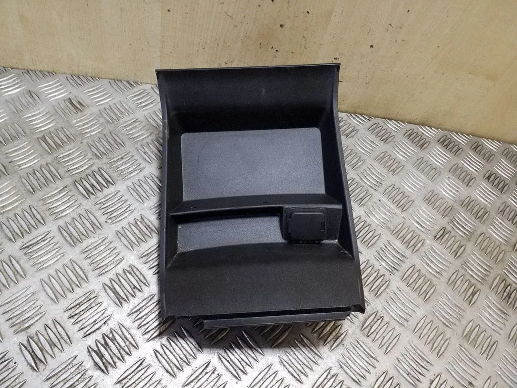 Kita centrinė konsolės (tunelio) detalė