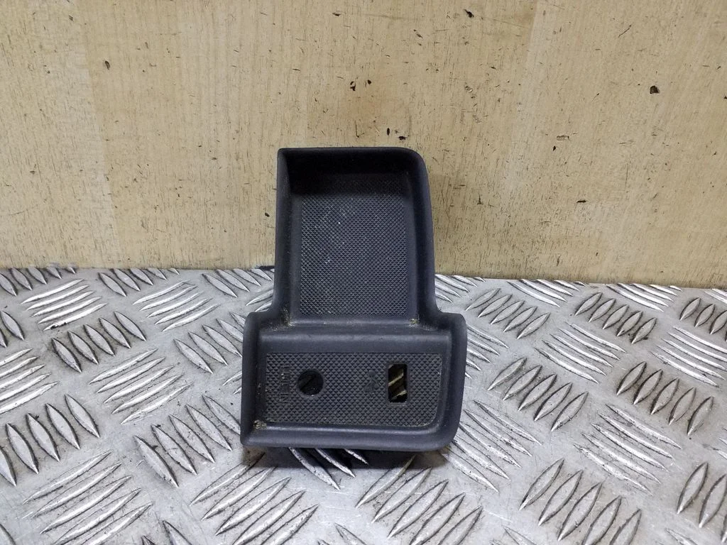 Other center console (tunnel) element – Ford Focus (2010-2017)